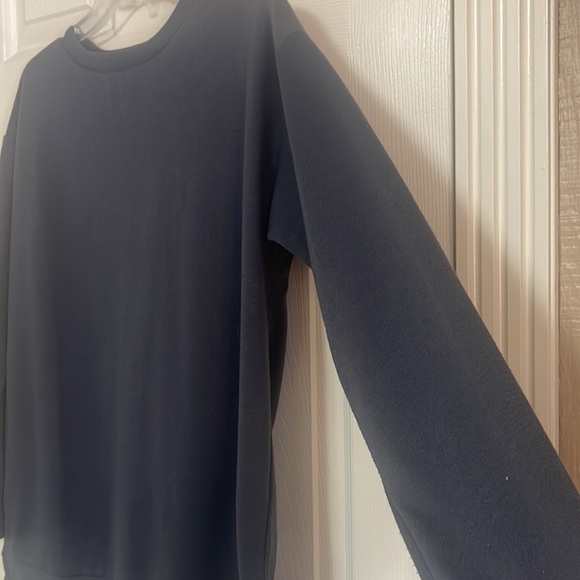 Very J size small top. Back is so cute.Used but really good condition. Dark gray - Picture 4 of 7